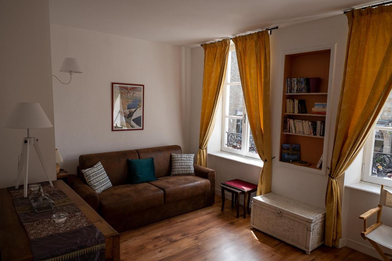 Appartement Place Des Cordeliers Dinan Exterior photo