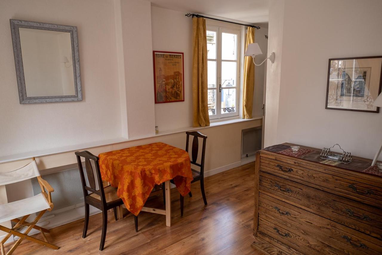 Appartement Place Des Cordeliers Dinan Exterior photo